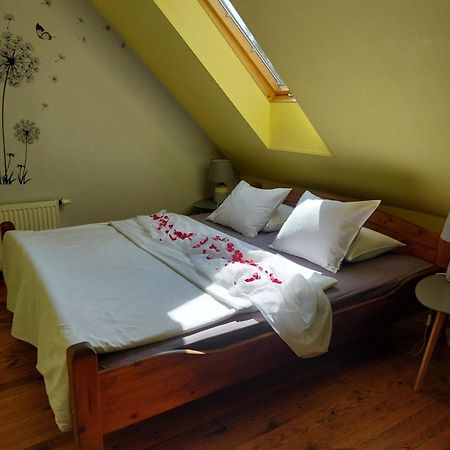 Jaun-Ievinas Hotell Rauna Exteriör bild