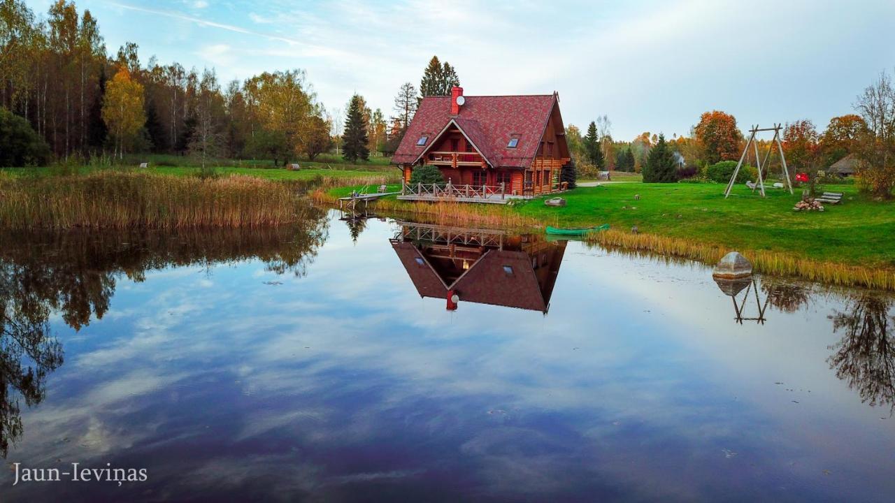 Jaun-Ievinas Hotell Rauna Exteriör bild