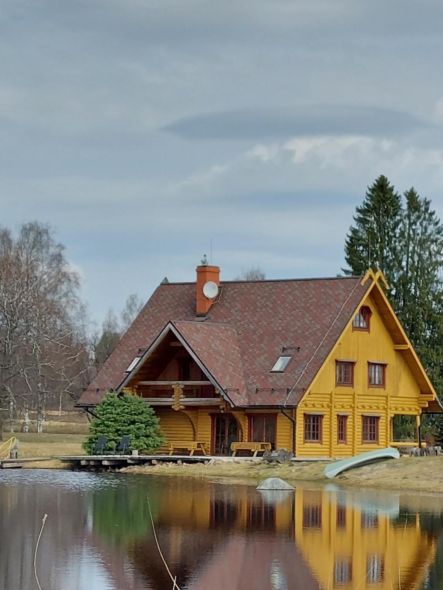 Jaun-Ievinas Hotell Rauna Exteriör bild