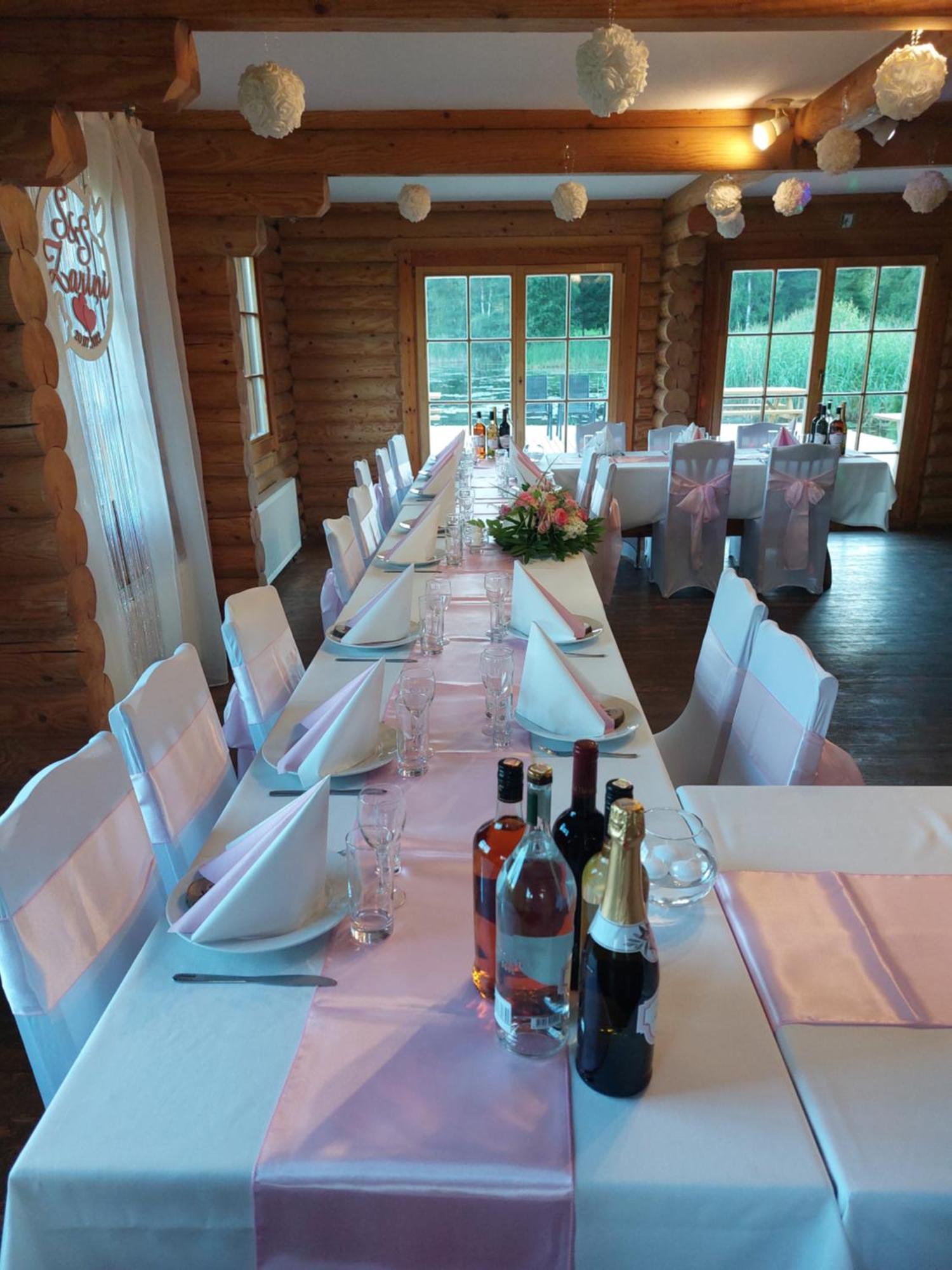 Jaun-Ievinas Hotell Rauna Exteriör bild