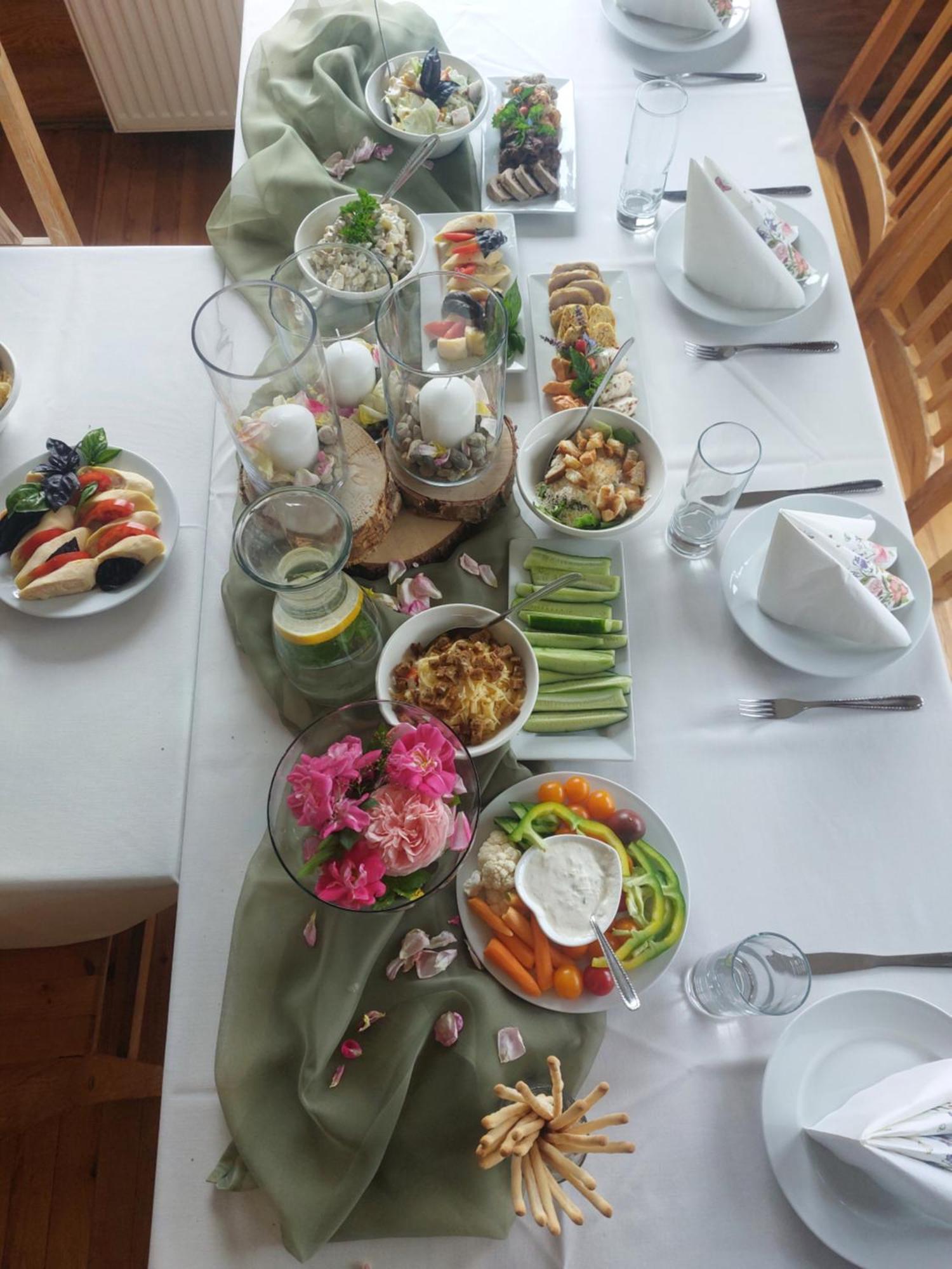 Jaun-Ievinas Hotell Rauna Exteriör bild