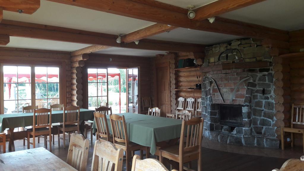 Jaun-Ievinas Hotell Rauna Exteriör bild