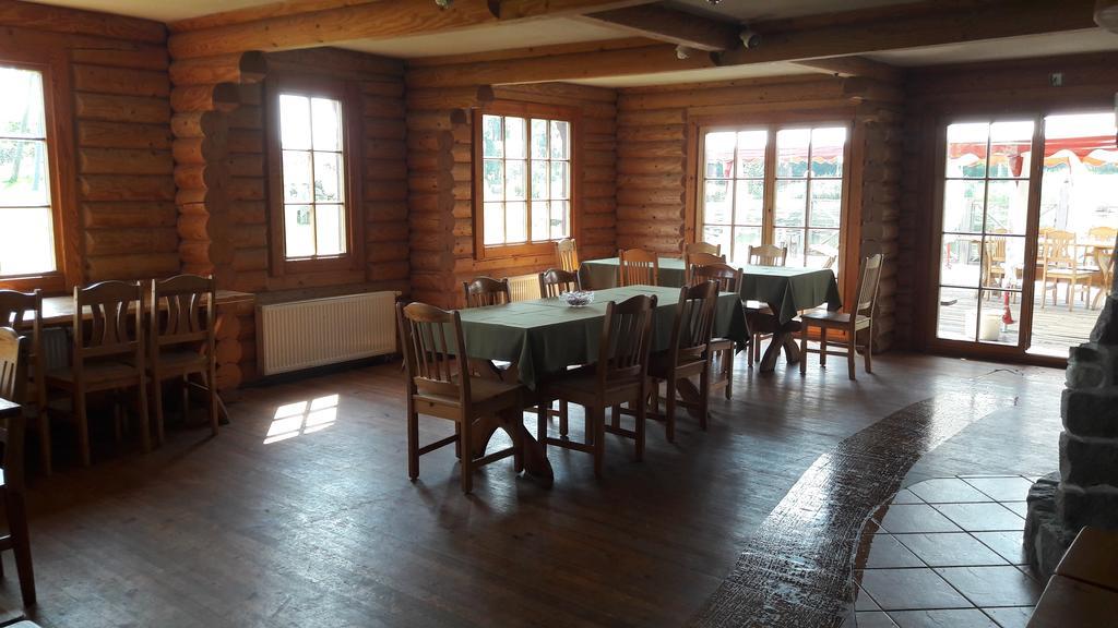 Jaun-Ievinas Hotell Rauna Exteriör bild