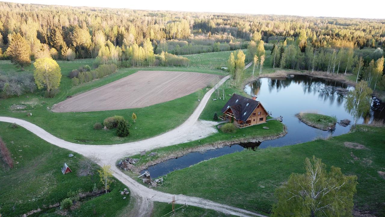 Jaun-Ievinas Hotell Rauna Exteriör bild