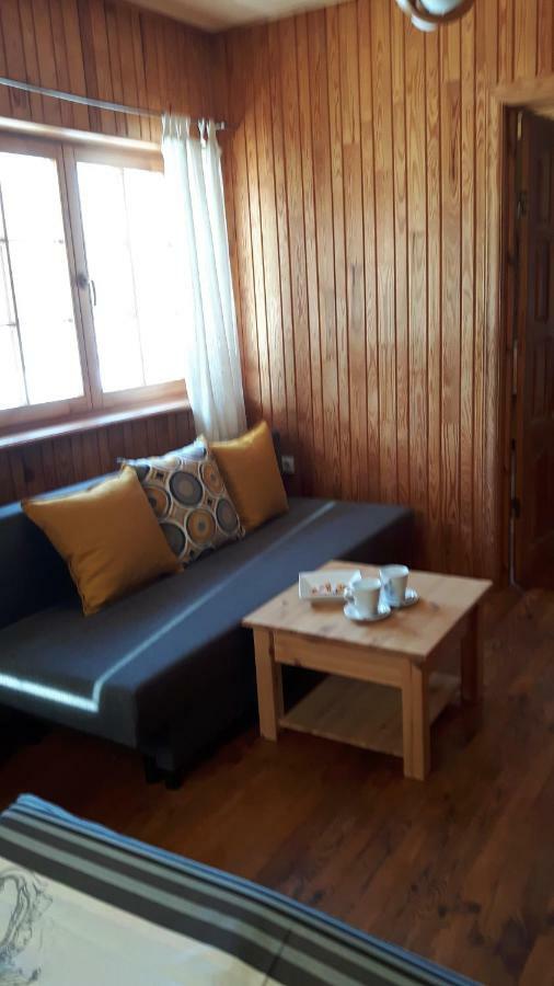 Jaun-Ievinas Hotell Rauna Exteriör bild